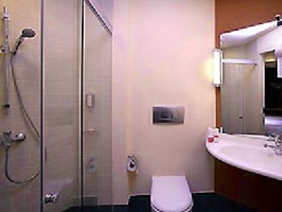 Ibis On Bencoolen - Newly Renovated Hotel